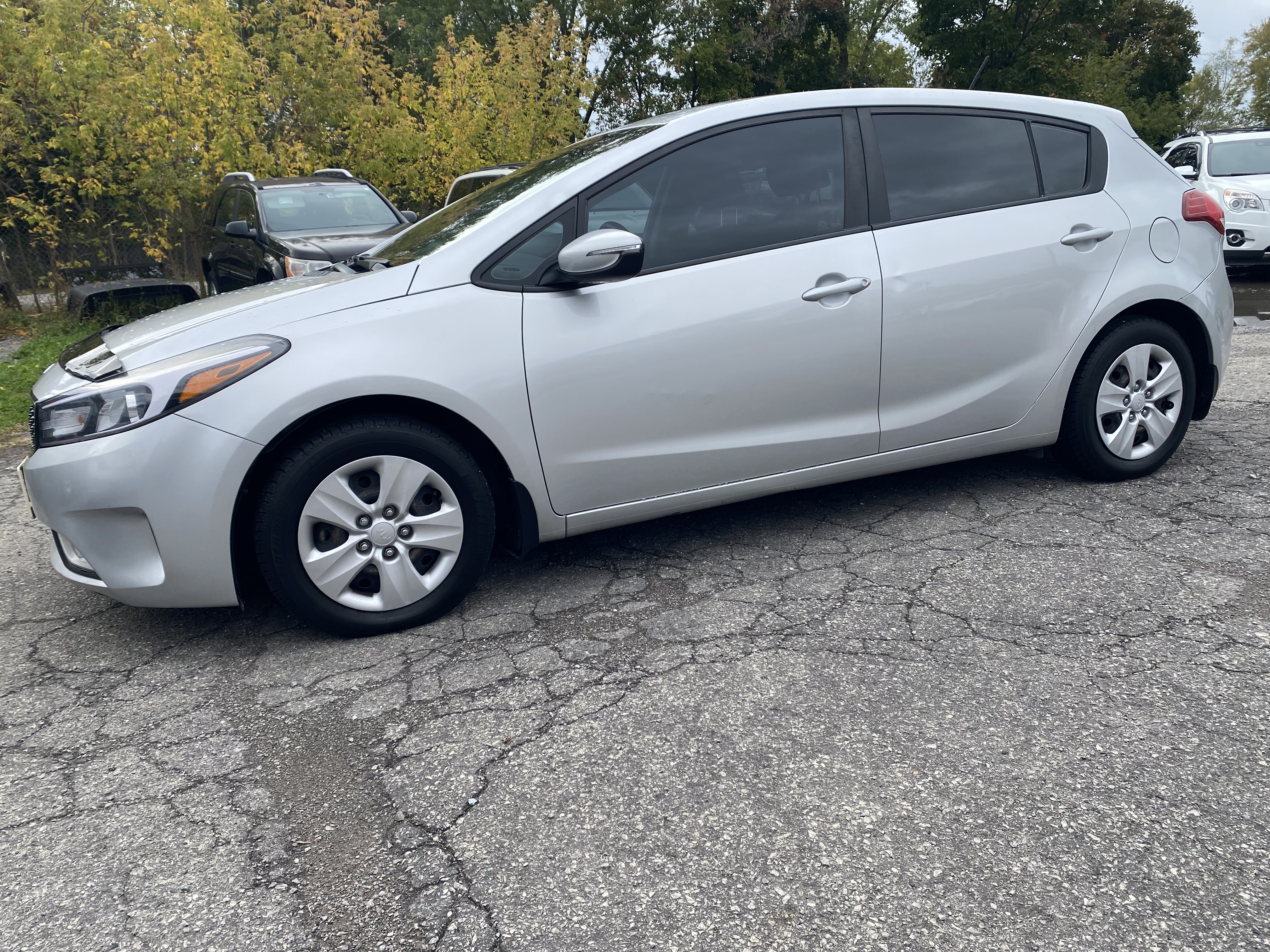 2017 KIA Forte HATCHBACK image #1
