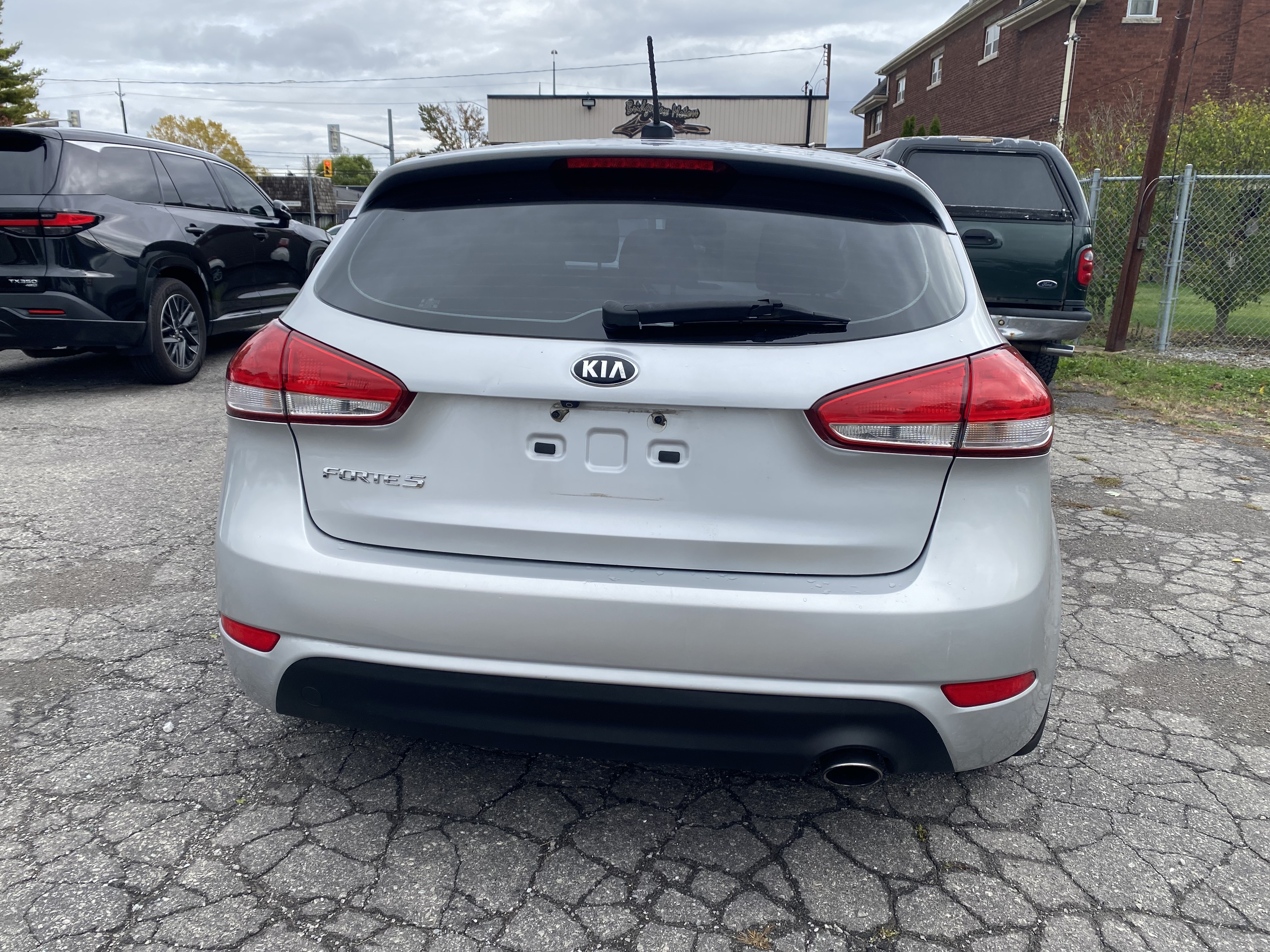 2017 KIA Forte HATCHBACK image #3