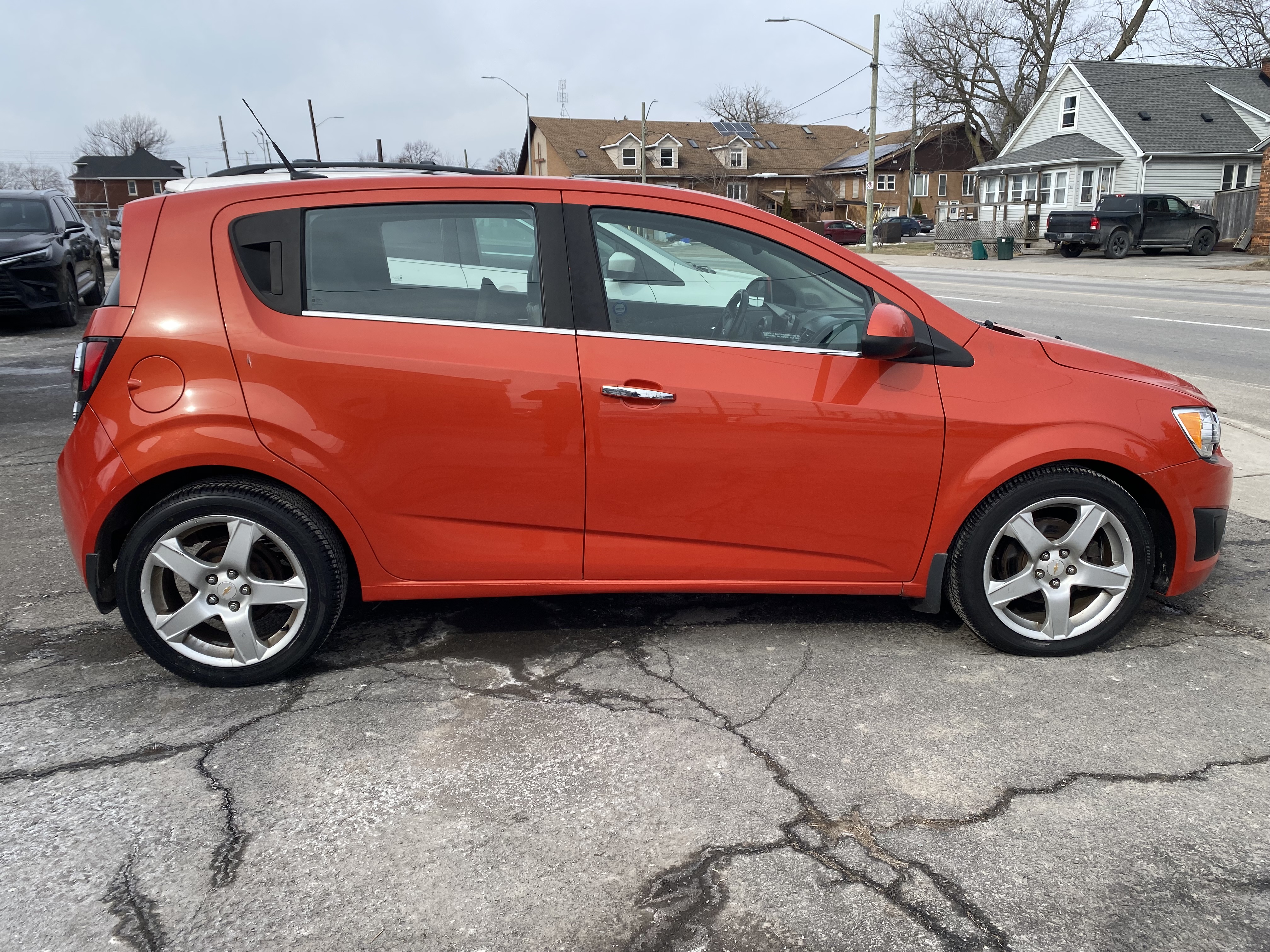 2012 CHEVROLET Sonic HATCHBACK image #1