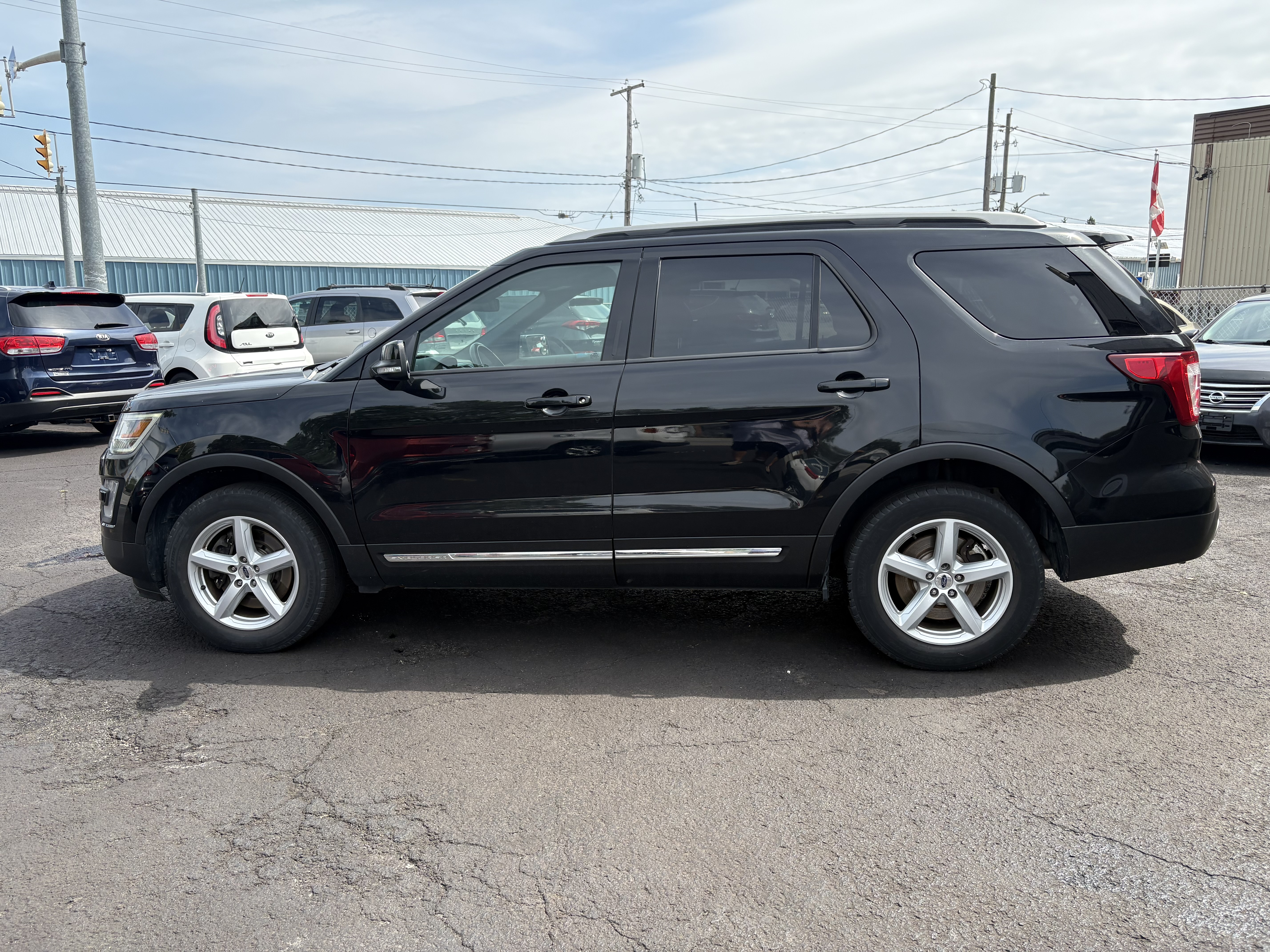 2017 FORD Explorer XLT image #1