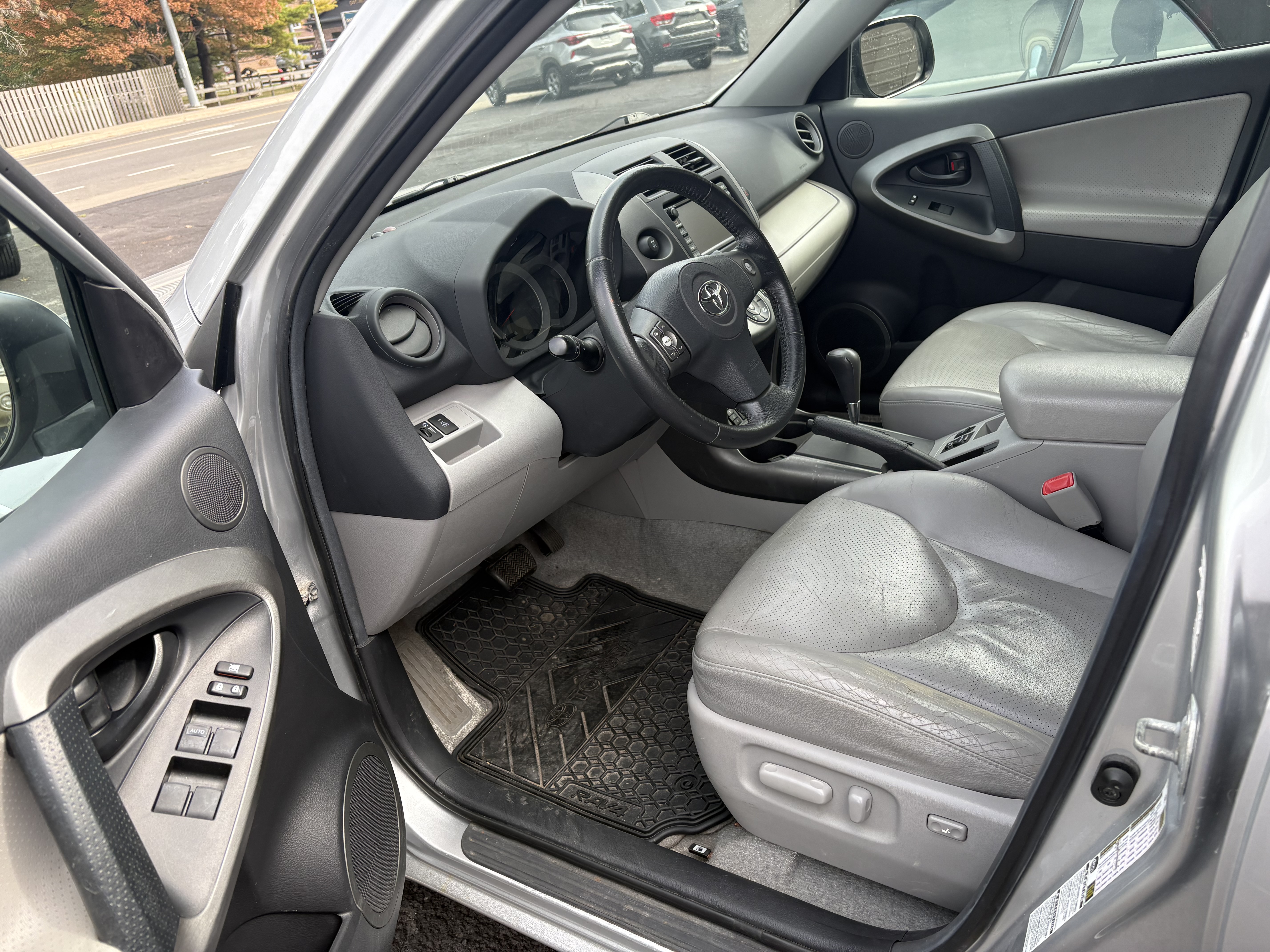 2009 TOYOTA RAV4 LIMITED image #2