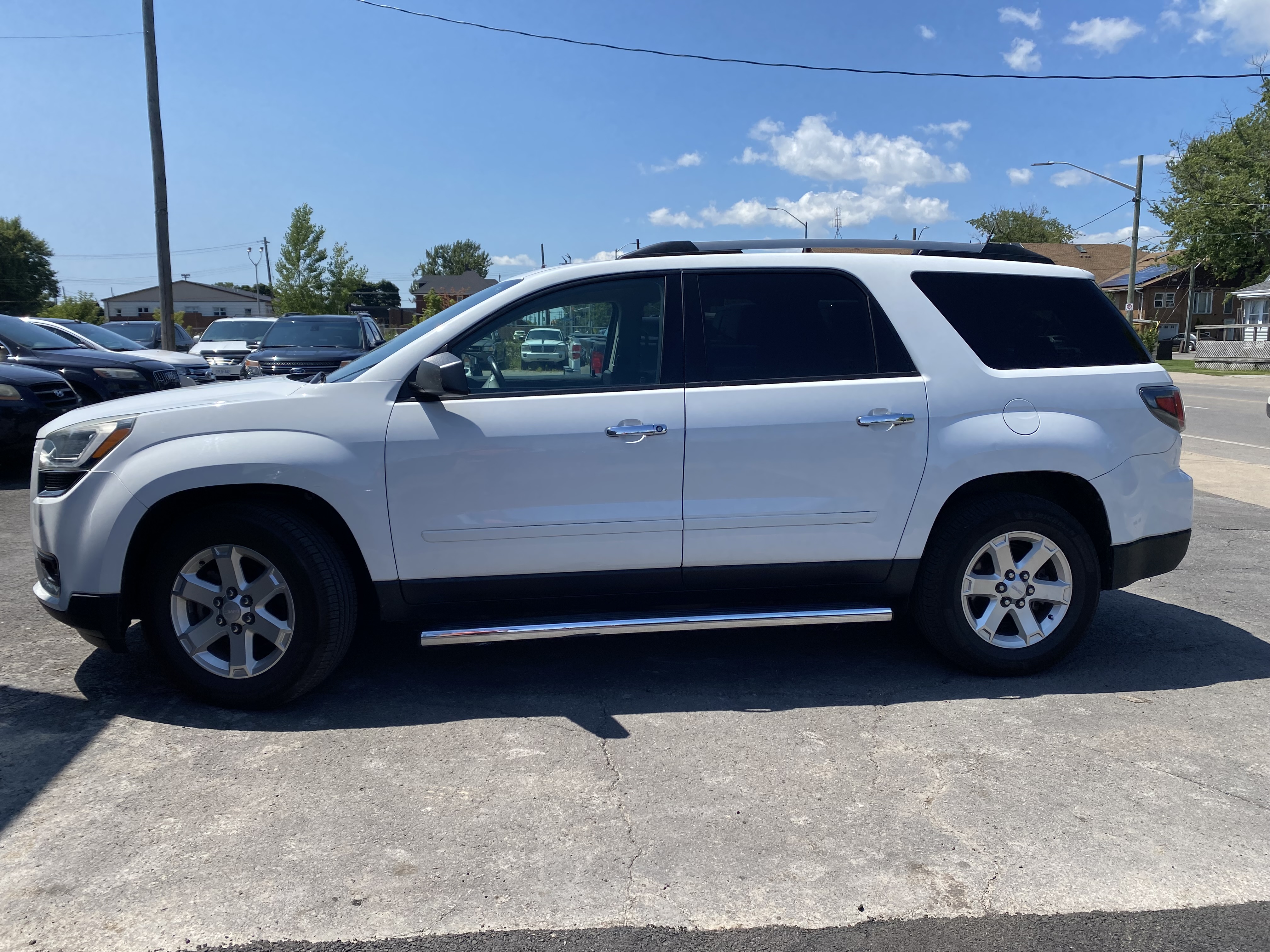 2016 GMC Acadia SLE image #2