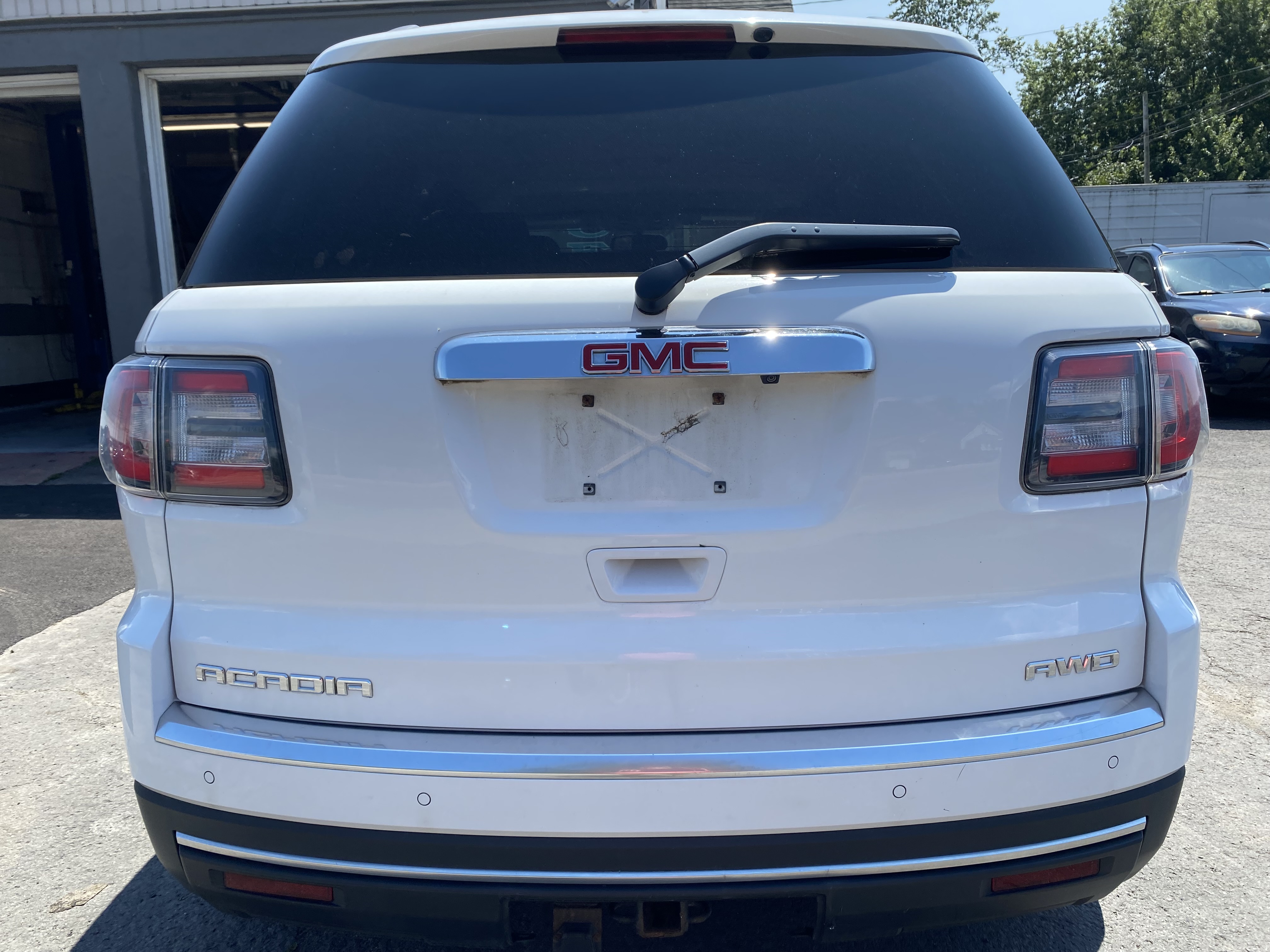 2016 GMC Acadia SLE image #3