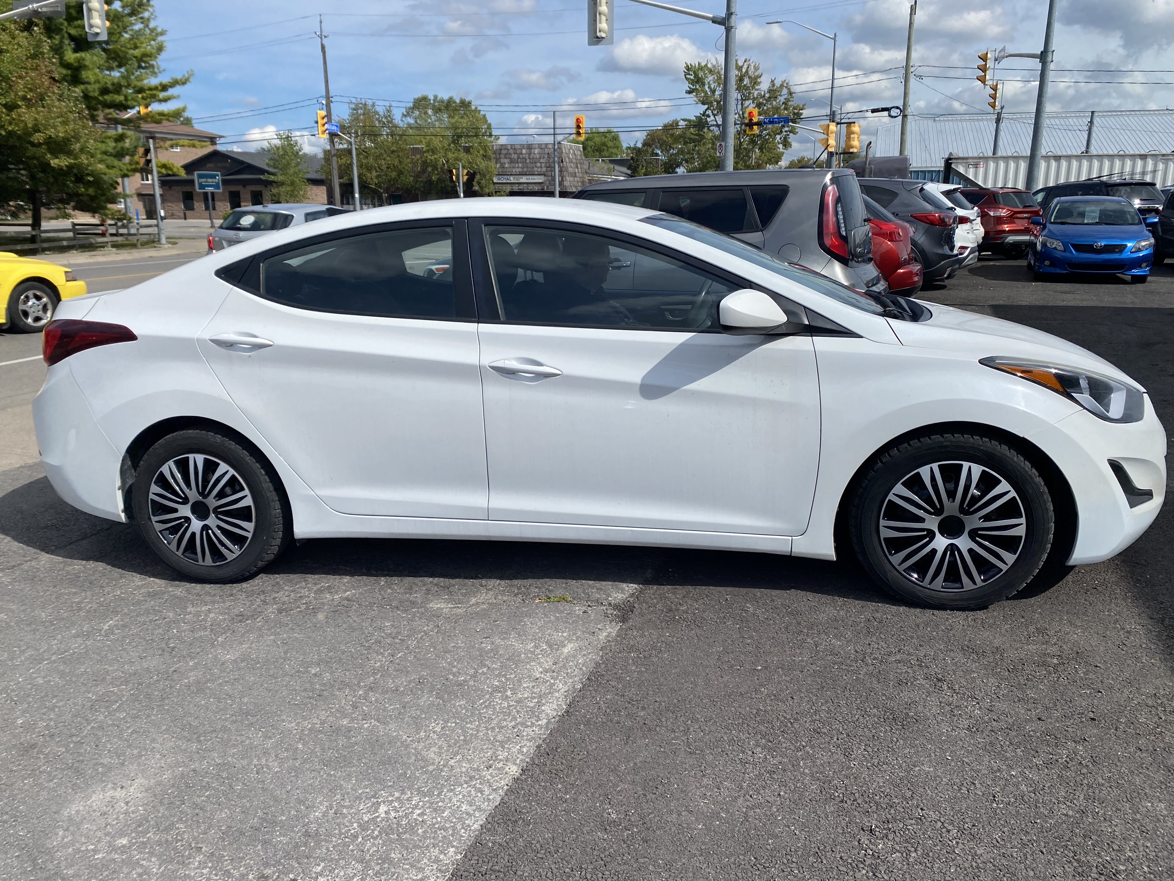 2016 HYUNDAI Elantra SE image #1